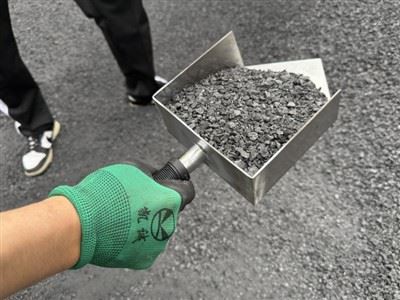 Колко BF кокс е необходимо за една доменна пещ на ден?